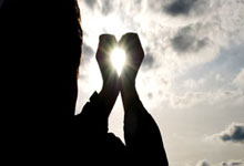 欧预赛全面展开,球员斗志昂扬拼尽全力